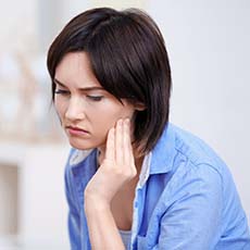 Woman with a toothache in Pea Ridge